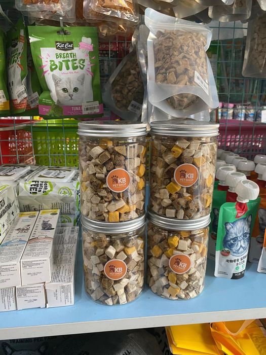 Bộ sưu tập sản phẩm đa dạng tại KB Pet Shop