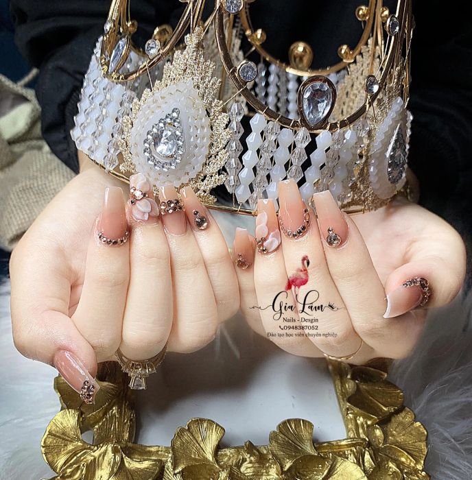 Lâm Nail - Ảnh 2: Sự kết hợp hoàn hảo giữa màu sắc và họa tiết