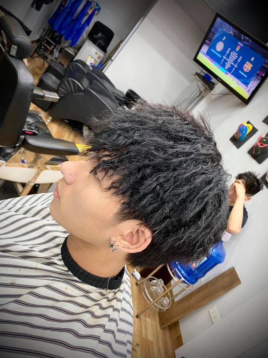 Hình ảnh phong cách cắt tóc nghệ thuật tại Đình Hiển BarberHouse