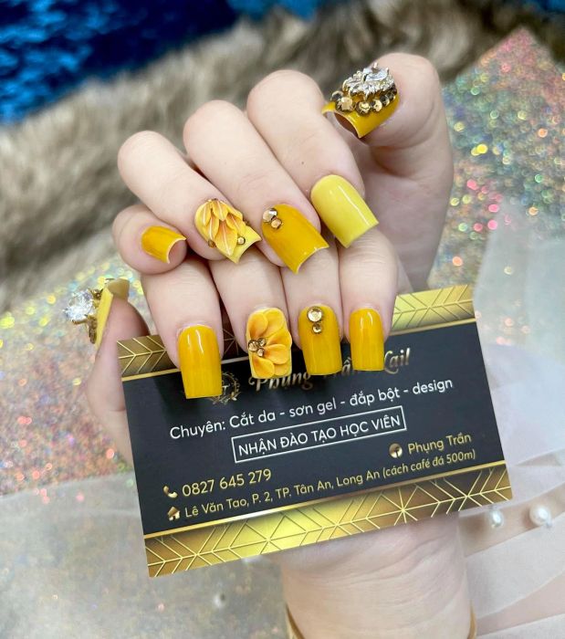Phụng Trần Nail - Ảnh 2: Sắc màu thuần khiết trên từng ngón tay