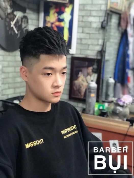 Không gian sang trọng và dịch vụ chuyên nghiệp tại Barber BỤI (Ảnh 3)