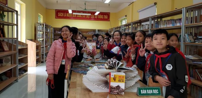 Hình ảnh hoạt động ngoại khóa tại THCS Phương Tú