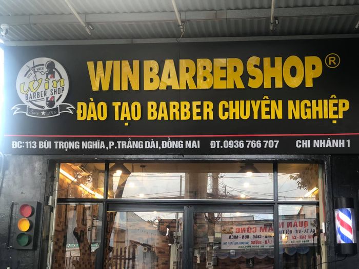 Quy trình cắt tóc tỉ mỉ và chuyên nghiệp tại WIN Barbershop
