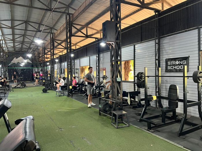 Hệ thống máy móc hiện đại tại Strong School Gym