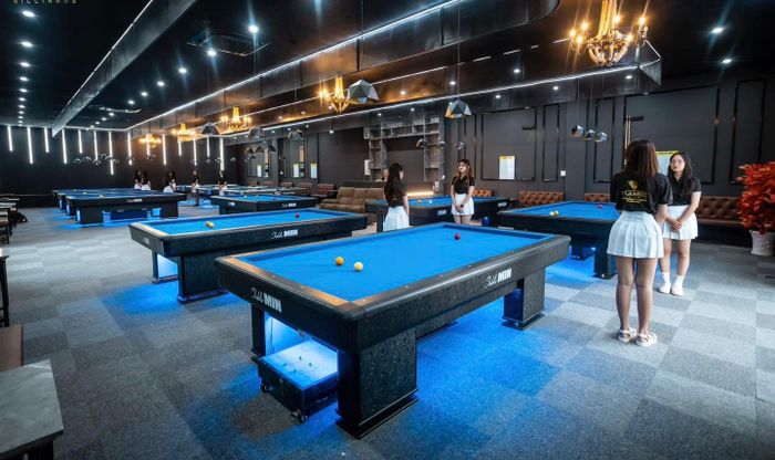 Không gian hiện đại tại H2 Billiards Club