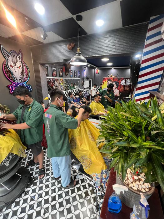 Quy trình cắt tóc chuyên nghiệp của các barber tại Tyler Barbershop