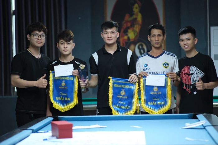 Không gian sang trọng tại Hoàng Gia Billiard