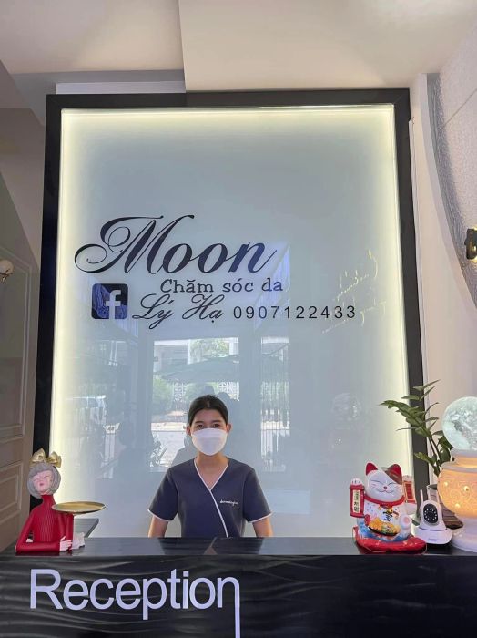 Hình ảnh quy trình điều trị da chuyên nghiệp tại Moon Spa
