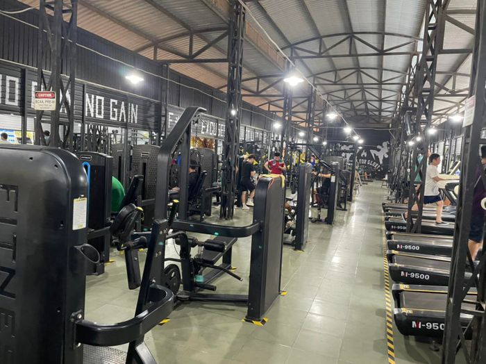 Không gian tập luyện đẳng cấp tại Strong School Gym