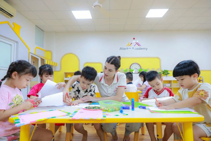 Hình ảnh sinh động về môi trường học tập tại Alaska Academy (Nguồn: Mầm Non Alaska Academy)