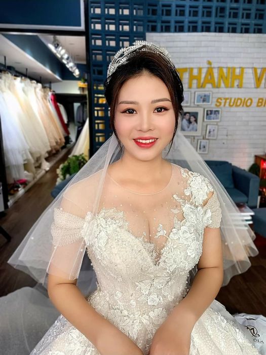 Hình ảnh cô dâu được make-up tại Thành Vinh Bridal