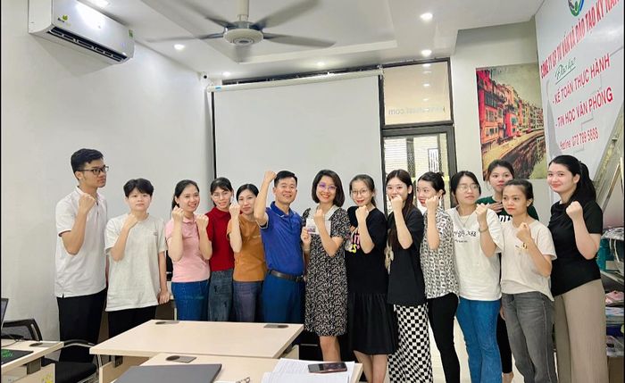 Hình ảnh lớp học thực hành tại Kế toán AST