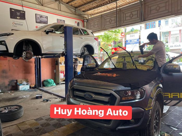 Quy trình dán phim chuẩn tại Huy Hoàng Auto Car
