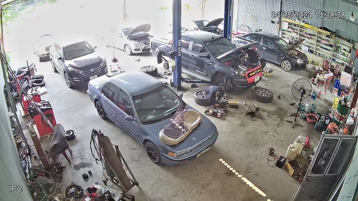 Không gian làm việc chuyên nghiệp tại Gara Ôtô Hoàng Pháp