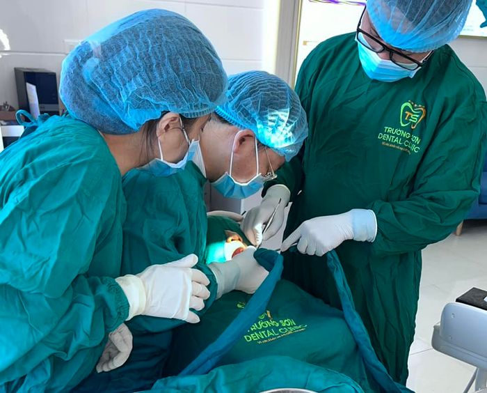 Hệ thống phòng điều trị đạt chuẩn tại Nha Khoa Trường Sơn