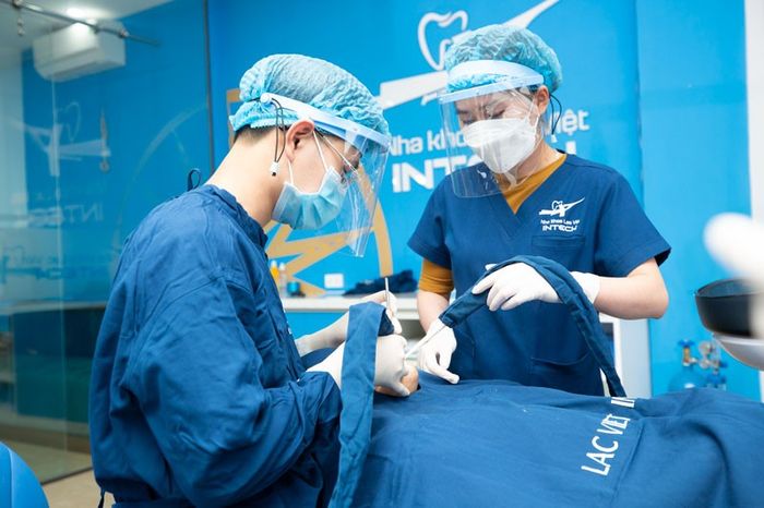Hệ thống máy móc hiện đại tại Nha khoa Lạc Việt Intech