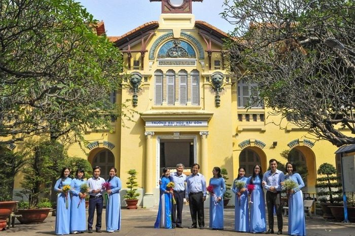 Hình ảnh khuôn viên xanh mát của Đại học Sài Gòn