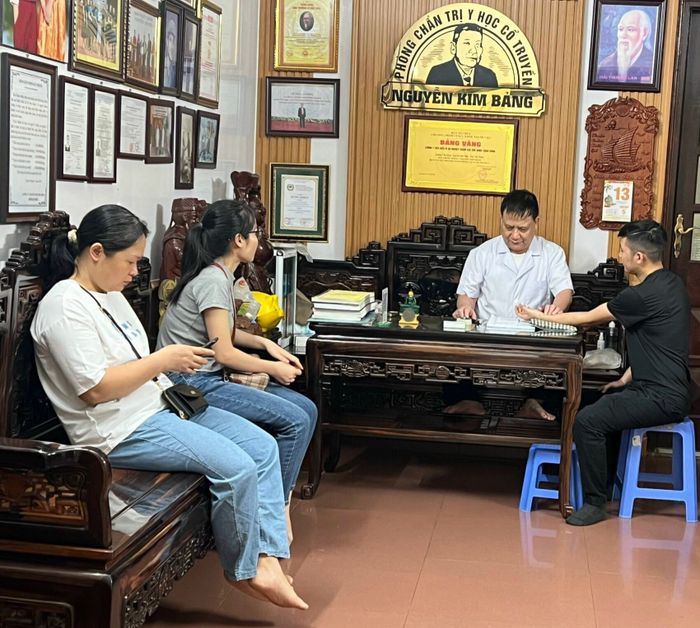 Không gian thăm khám tại Nhà Thuốc Đông Y Nguyễn Kim Bảng