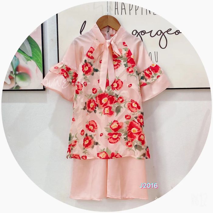 Khoảnh khắc xuân cùng áo dài gia đình tại Pinky Family