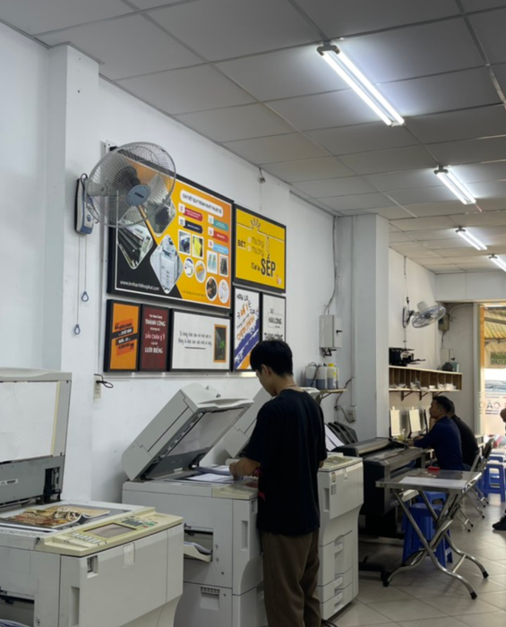 Không gian làm việc chuyên nghiệp tại Tiệm Photocopy Khôi Phát