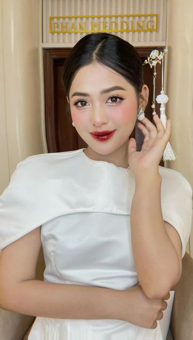Khoảnh khắc rạng rỡ của cô dâu tại Yến Dung Makeup Academy
