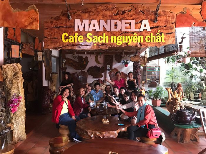 Không gian ấm cúng đậm chất cà phê tại Mandela Coffee