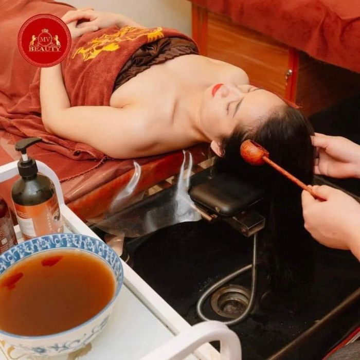 Spa Dưỡng Tâm – Hình ảnh liệu trình gội đầu thảo mộc chuyên sâu