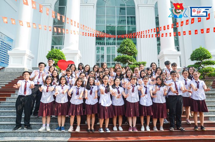 Ảnh 1: Khuôn viên xanh mát của Trường Trung học Thực hành ĐH Sư phạm TP.HCM