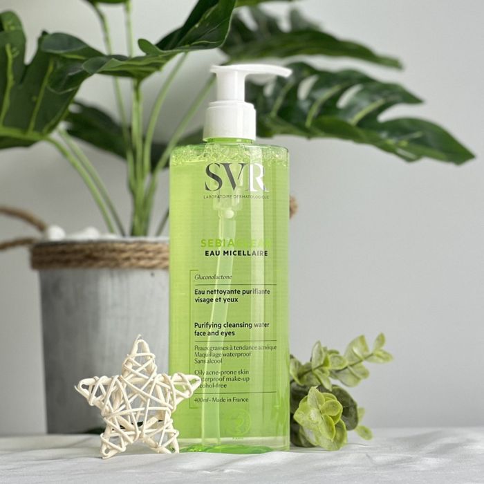 Hình ảnh chai nước tẩy trang SVR sang trọng