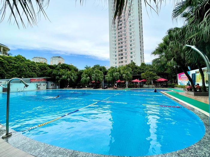 Không gian sang trọng tại bể bơi Mường Thanh Xa La