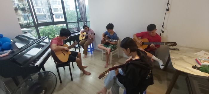 Hoạt động giảng dạy và biểu diễn tại Sông Thu