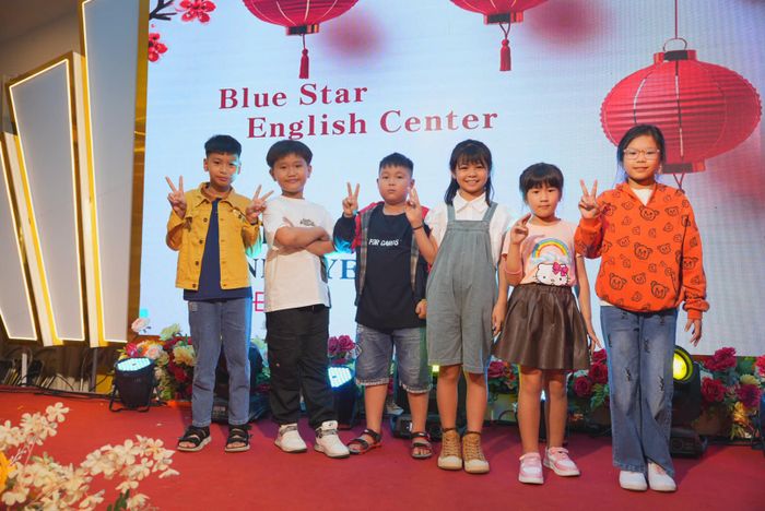 Trung tâm Ngoại ngữ Ngôi Sao Xanh ảnh 2 - Góc nhìn chân thực về thế giới học tập sinh động, nơi kiến thức và niềm vui hòa quyện.