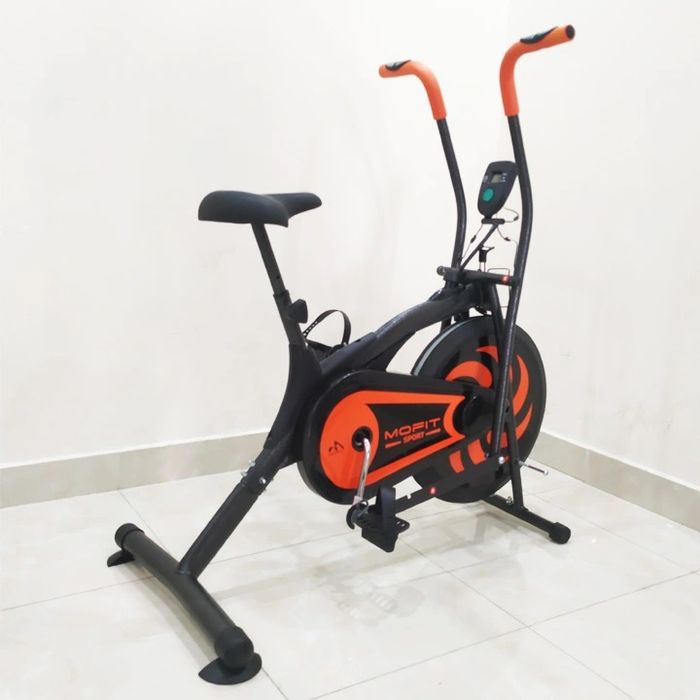 Hình ảnh thực tế xe đạp tập Mofit trong không gian phòng tập