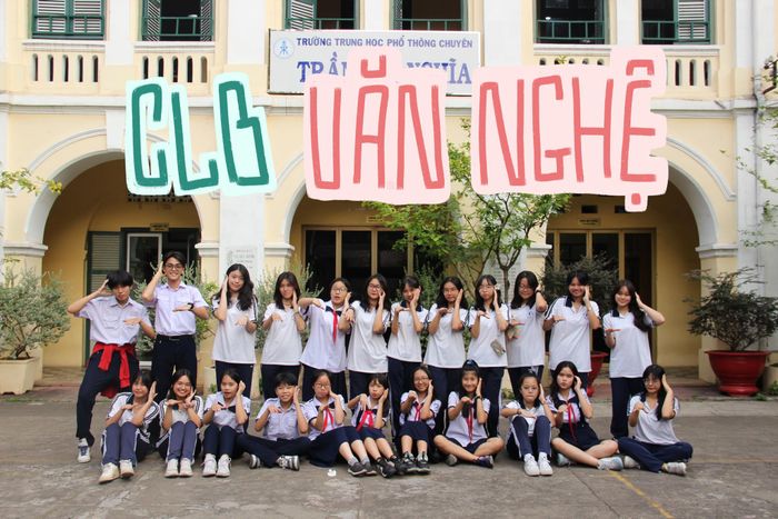 Ảnh 1: Kiến trúc hiện đại và khuôn viên xanh mát của THPT chuyên Trần Đại Nghĩa