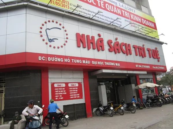 Góc nhìn ấn tượng về không gian nhà sách Trí Tuệ - Ảnh 2