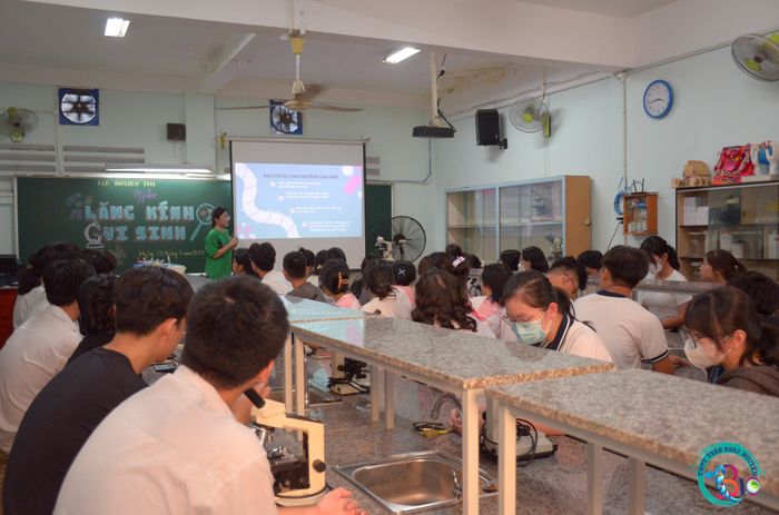 Ảnh 2: Ngôi trường THPT Trần Khai Nguyên với kiến trúc đẹp và không gian xanh mát