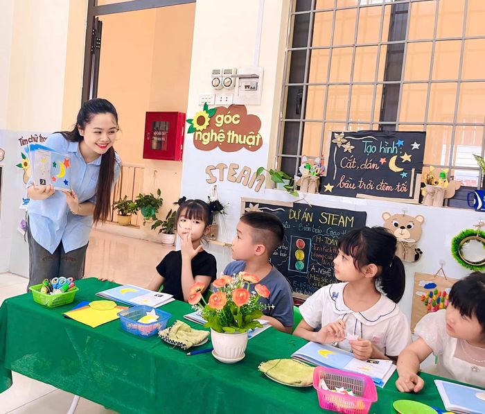 Hình ảnh ấn tượng về khuôn viên xanh mát của Trường Mầm non Bình Minh