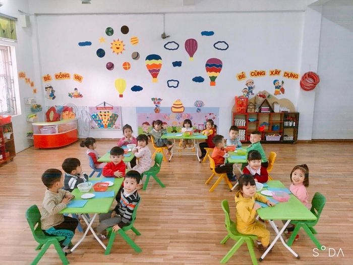 Hình ảnh khuôn viên xanh mát tại Trường Mầm non New World Trần Luận