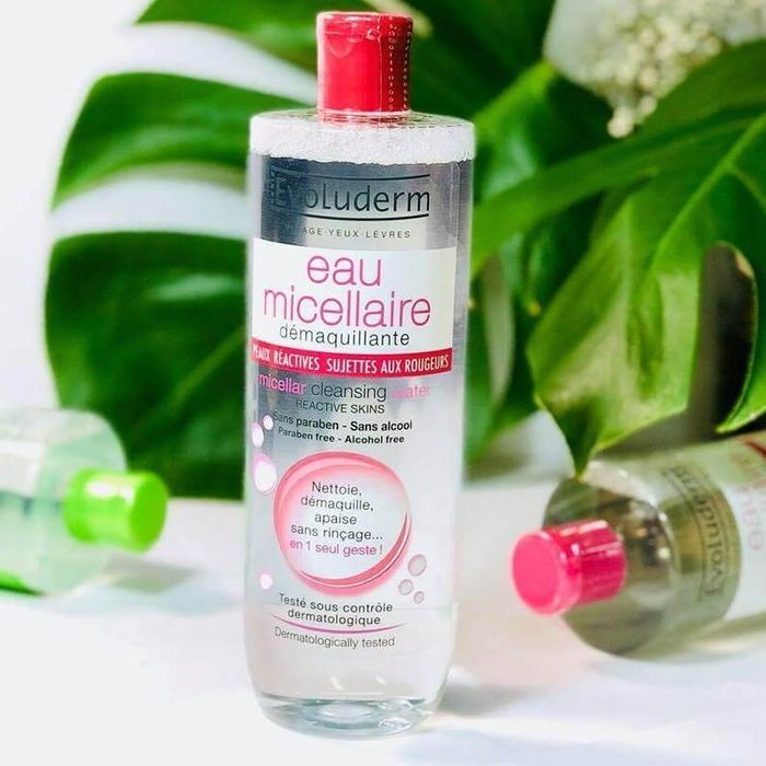 Hình ảnh chai nước tẩy trang Evoluderm thiết kế sang trọng