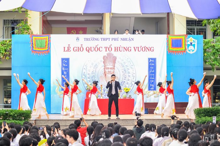 Ảnh 1: Khuôn viên xanh mát và cơ sở vật chất hiện đại của THPT Phú Nhuận