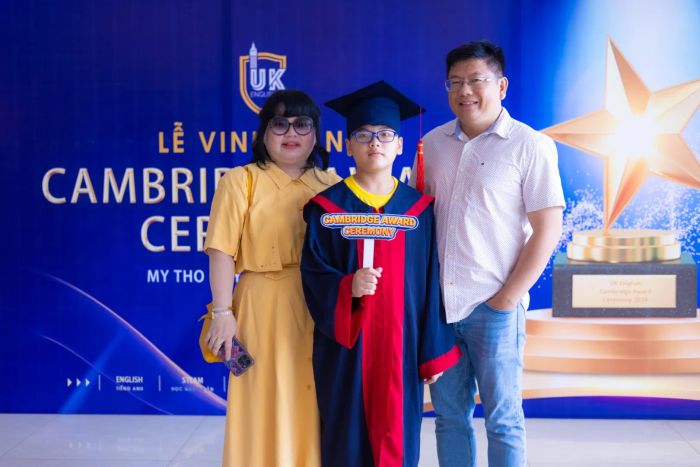Hoạt động lớp học sôi động tại UK English