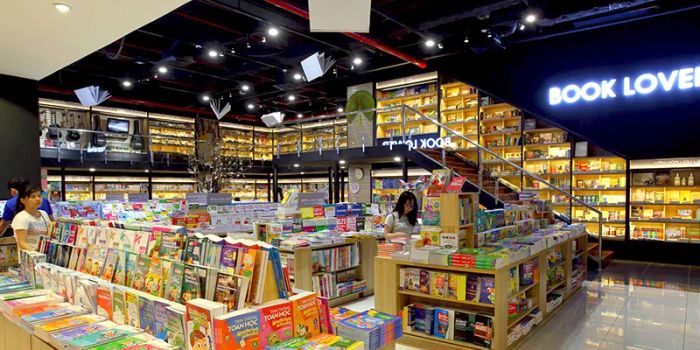 Góc đọc sách ấm cúng tại nhà sách Phương Nam - Ảnh 2