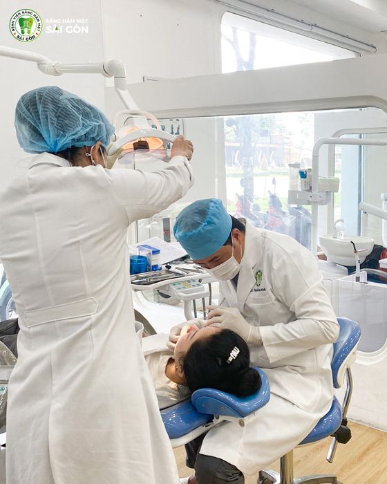 Hình ảnh 2: Đội ngũ y bác sĩ chuyên môn cao tại Răng Hàm Mặt Sài Gòn - Cần Thơ