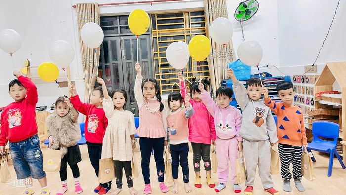 Golden Bee English Center ảnh 1 - Khoảnh khắc vàng trong lớp học đầy năng lượng, nơi tri thức được truyền tải sinh động như những giọt mật ngọt