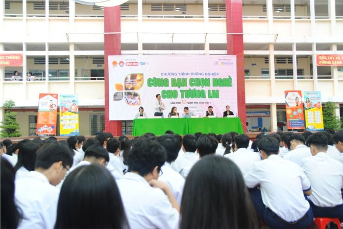 Hình ảnh ấn tượng về Trường THPT Mạc Đĩnh Chi