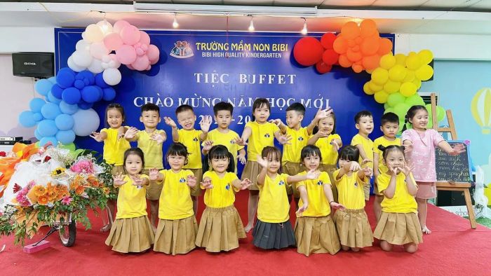 Góc nhìn mới về Trường Mầm Non Bibi - khu vui chơi ngoài trời rộng rãi với thiết bị hiện đại, nơi trẻ phát triển thể chất và kỹ năng xã hội.