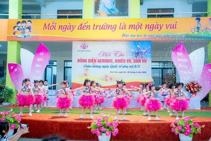 Trường Mầm Non Hoa Sen ảnh 2 - Thế giới tuổi thơ đầy màu sắc