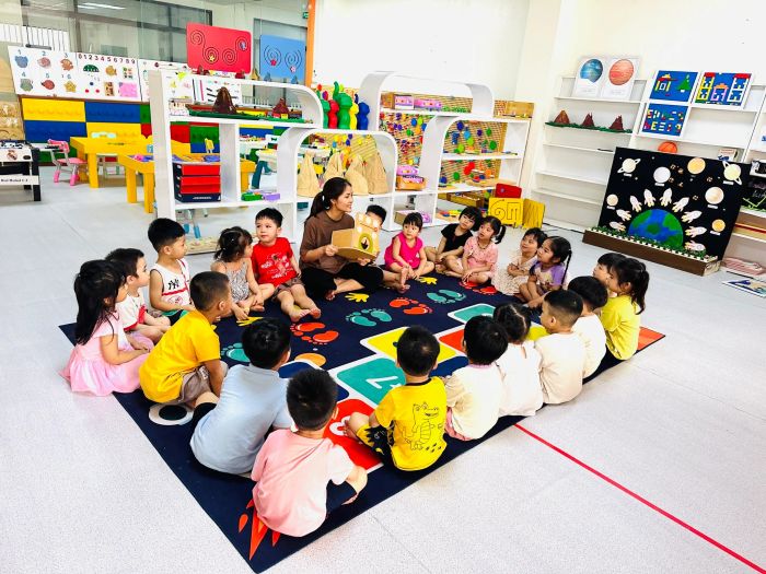 Hình ảnh sinh động về môi trường học tập tại Hoa Sen Montessori