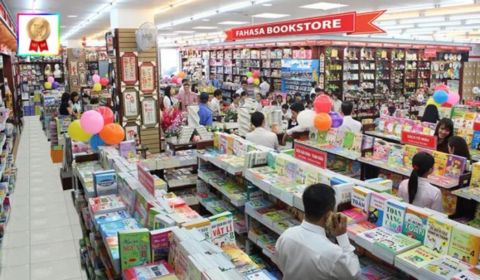 Hình ảnh không gian hiện đại tại nhà sách Fahasa