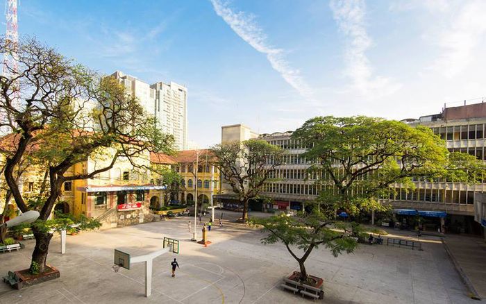 Ảnh 2: Giờ học ngoại ngữ sôi nổi tại THPT chuyên Trần Đại Nghĩa